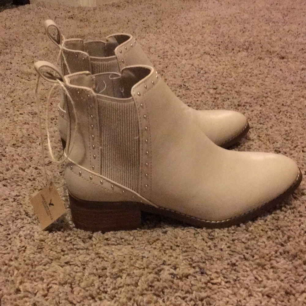 American Eagle booties